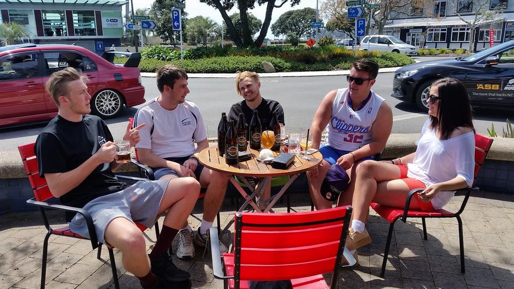 Whakatane Hotel Экстерьер фото