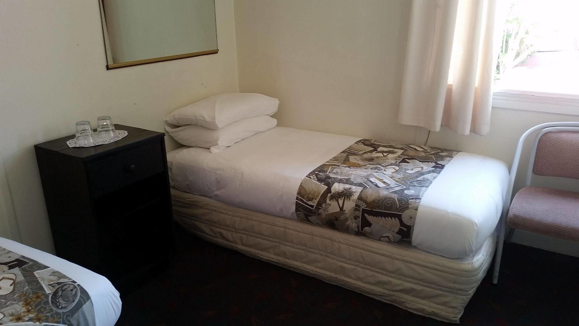 Whakatane Hotel Экстерьер фото